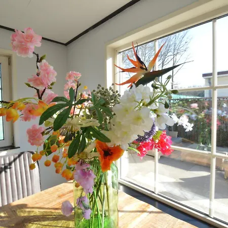 Сasa de vacaciones Luxuriously Furnished House With Sauna And Jacuzzi At 2 Km From The Efteling Kaatsheuvel